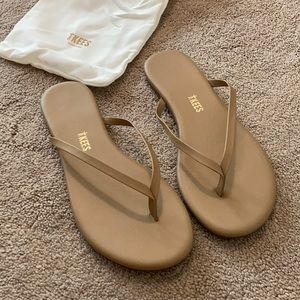 Tkees Foundation Matte Cocobutter Sandals Size 7